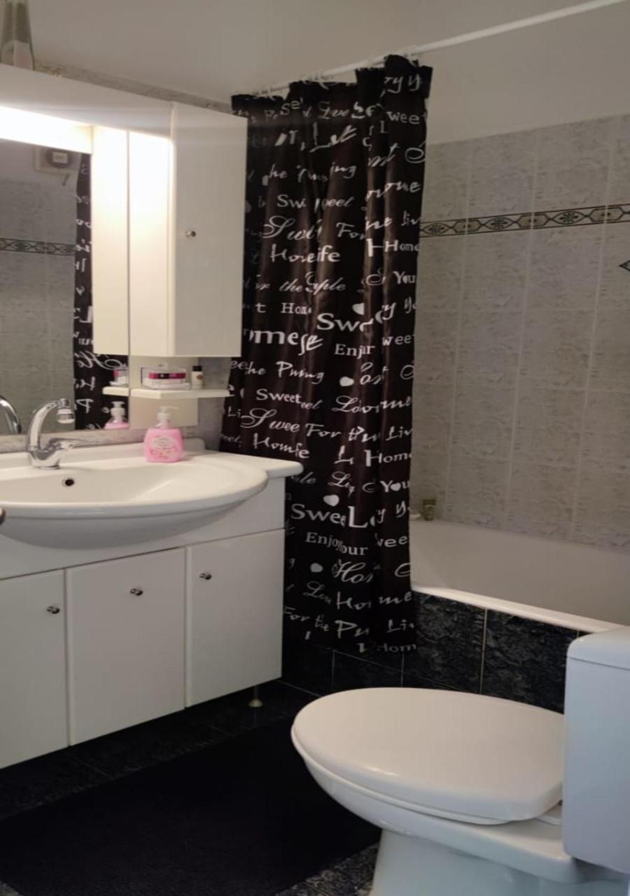Apartment In A Quiet Location. เอเธนส์ ภายนอก รูปภาพ