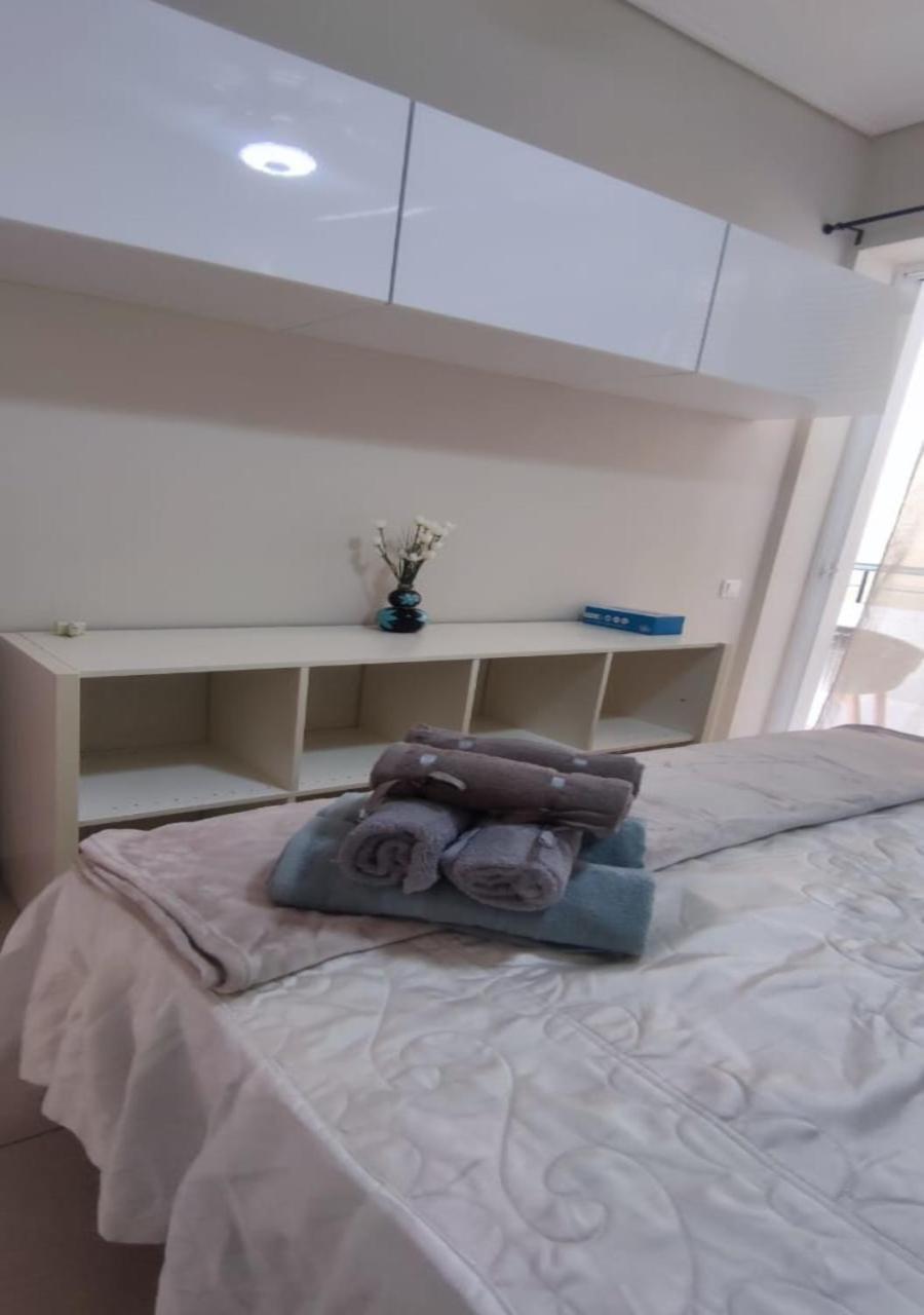 Apartment In A Quiet Location. เอเธนส์ ภายนอก รูปภาพ